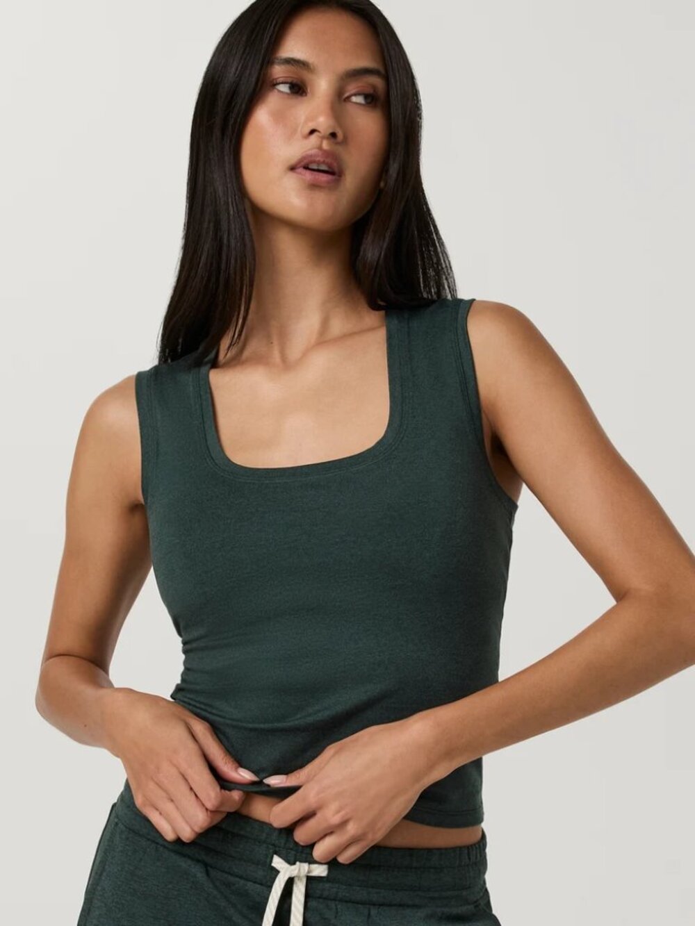 Vuori Halo Essential Scoop Tank, Small Hemlock Heather